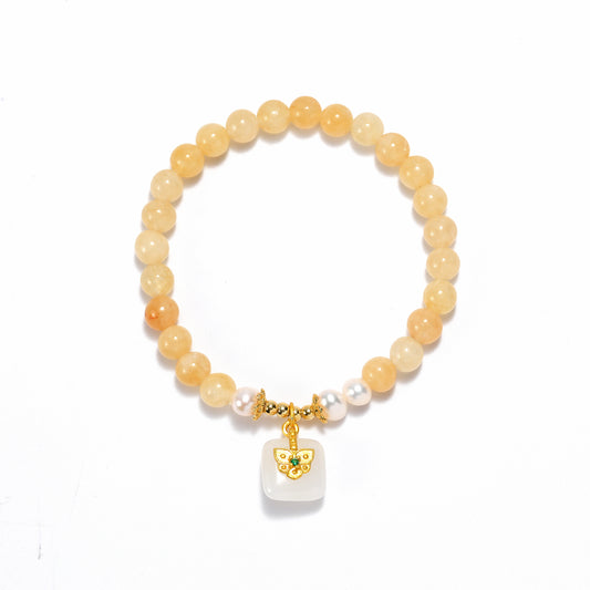 The yellow agate bracelet exudes charming charm with its warm and unique texture.