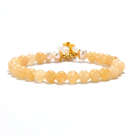 The yellow agate bracelet exudes charming charm with its warm and unique texture.