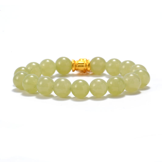 Natural jade bracelets connect this precious jade, each carrying a unique meaning and energy.